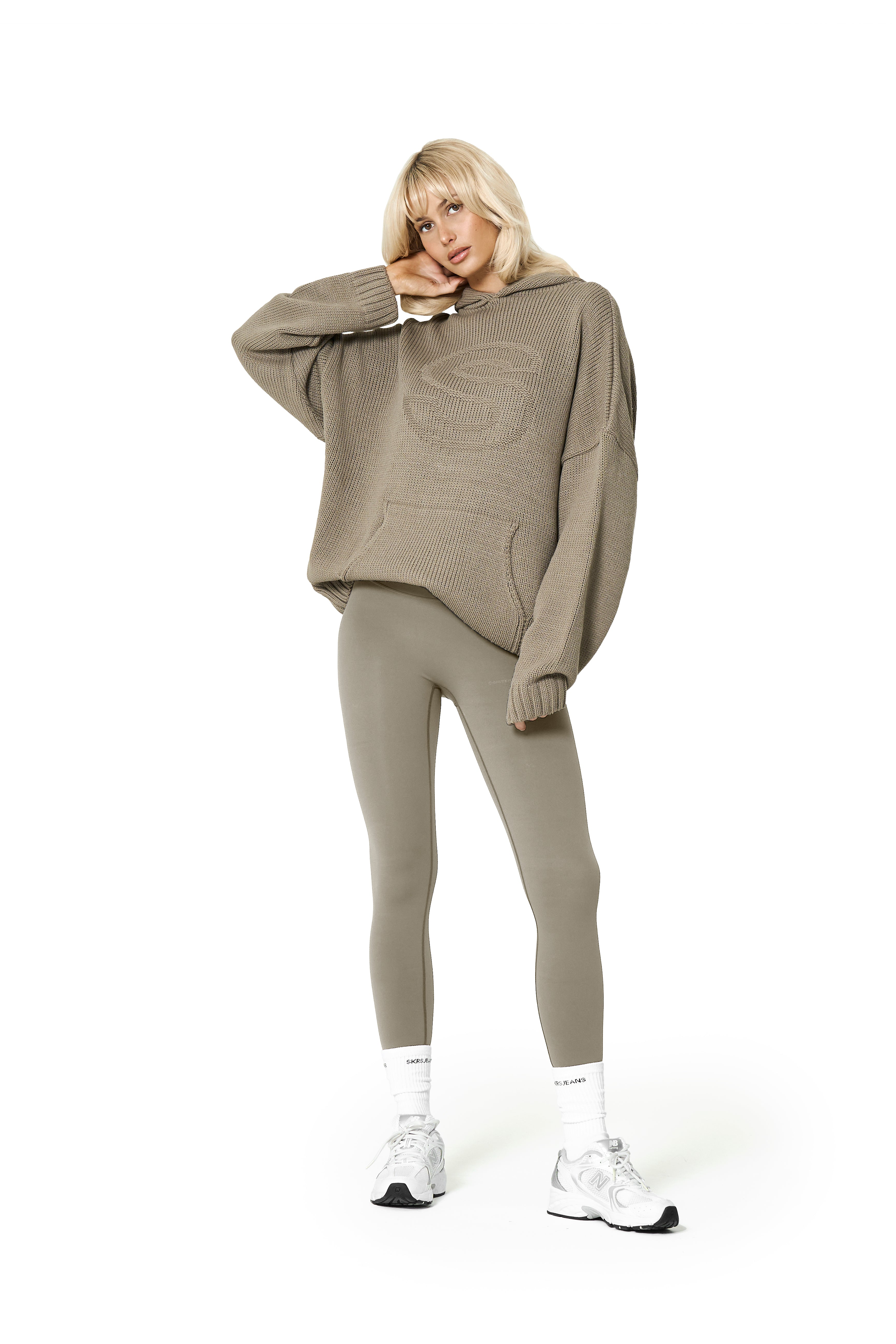 Model Julie is 5'9.5" and wears size S.